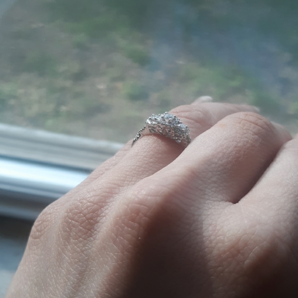 Vera Wang diamond engagement ring. Very rare! - Picture 7 of 7